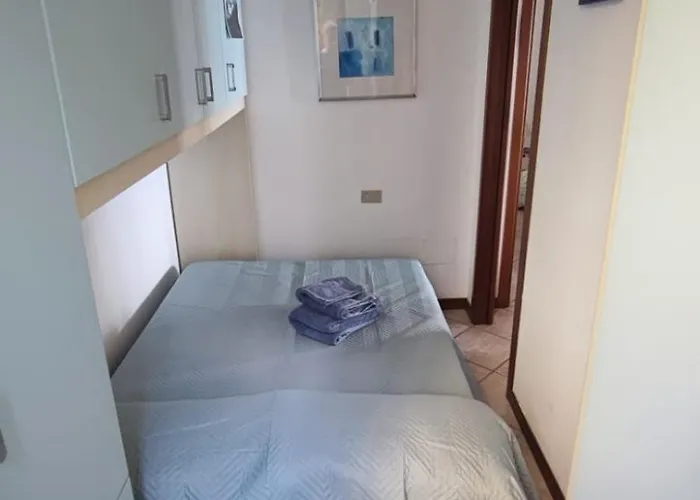 Blu Dipinto Di Blu - View -